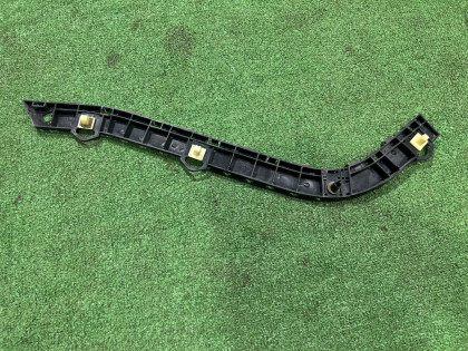 Крепление заднего бампера правое YA5