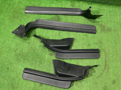 Накладки на пороги BE5