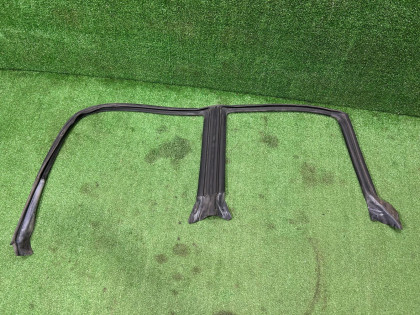 Уплотнитель дверей левый BE5