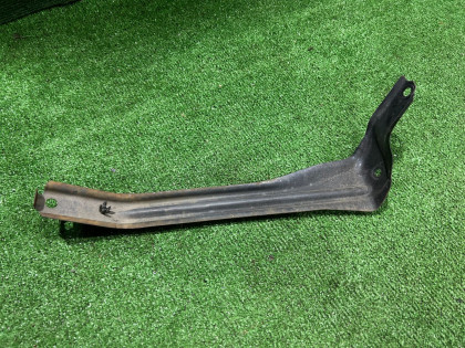 Крепление переднего бампера правое BE5 BH5