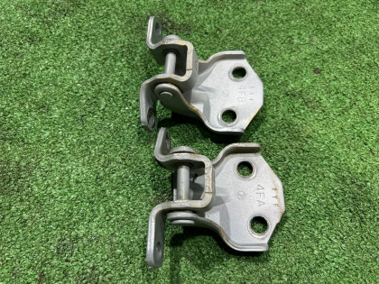 Петли двери передней левой BEE BE9 BE5