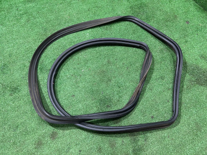 Уплотнитель багажника BEE BE9 BE5