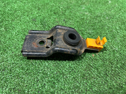 Держатель палки капота BEE