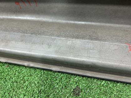 Порог левый