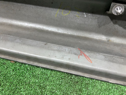 Порог правый