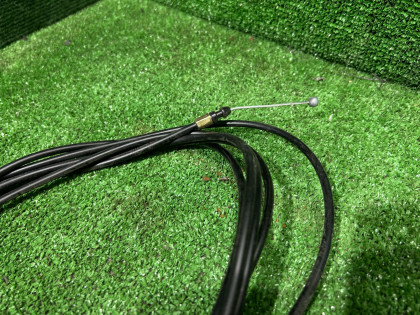 Тросик багажника