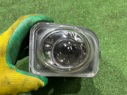 Фара противотуманная левая