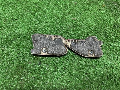 Эмблема B4 SUBARU LEGACY OEM 93073AE470 BE5 2002 SILVER 01G