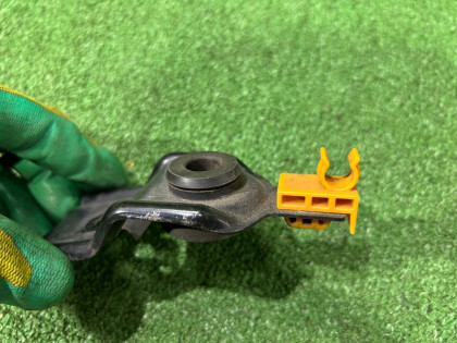 Держатель палки капота