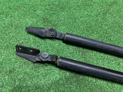 Амортизаторы крышки багажника