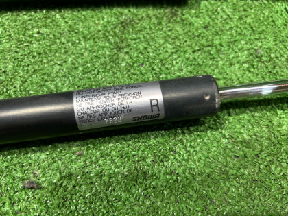 Амортизаторы крышки багажника