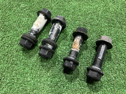 Болты развальные передние