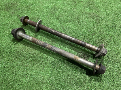 Болты ступичные задние