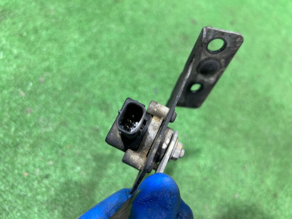 Датчик корректора фар передний