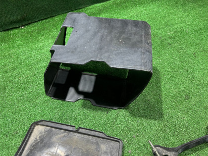 Крепление аккумулятора