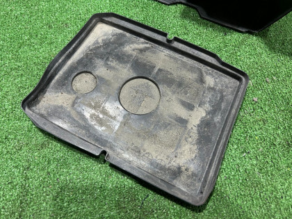 Крепление аккумулятора