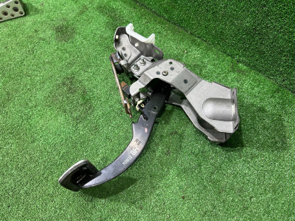 Педаль тормоза