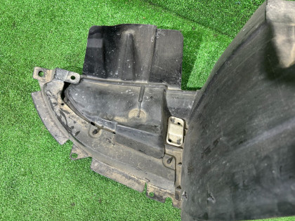 Подкрылок передний левый