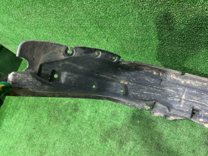 Подкрылок передний правый