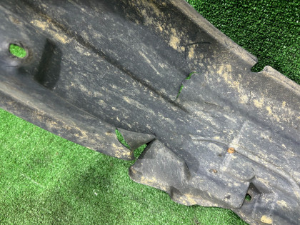 Подкрылок передний правый