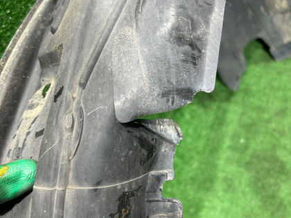 Подкрылок передний правый