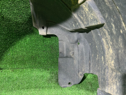 Подкрылок передний правый