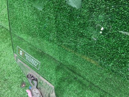 Стекло передней правой двери