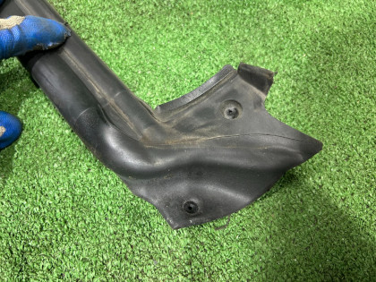 Уплотнитель дверей левый