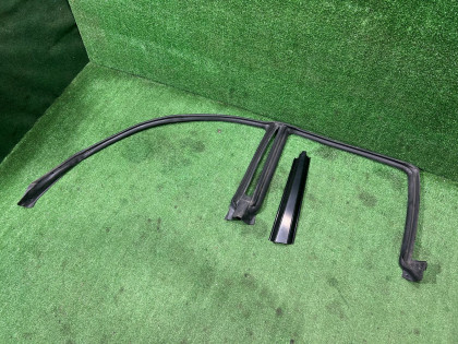 Уплотнитель дверей левый