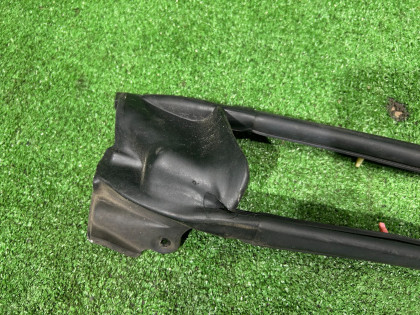 Уплотнитель дверей правый