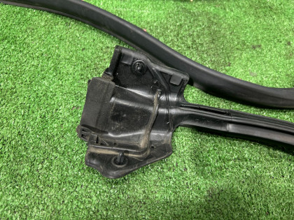 Уплотнитель дверей правый