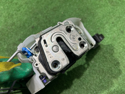 Замок двери передний правый