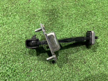 Ограничитель передней двери Правый SUBARU FORESTER OEM 62302FC002 SG5 2007 BLACK 32J