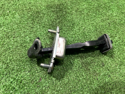 Ограничитель передней двери Правый SUBARU FORESTER OEM 62302FC002 SG5 2007 BLACK 32J