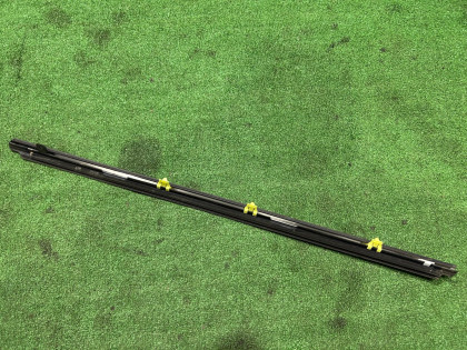 Молдинг двери передний правый