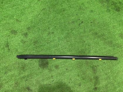 Молдинг двери передний правый