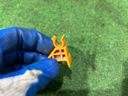 Держатель палки капота