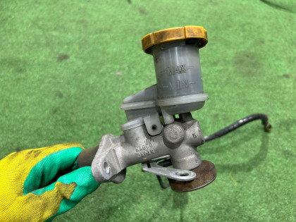 Главный цилиндр сцепления