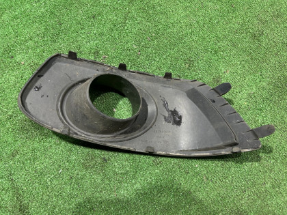 Заглушка вокруг туманки левая