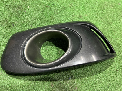 Заглушка вокруг туманки правая