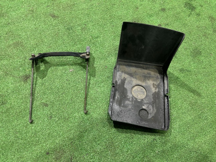 Крепление аккумулятора