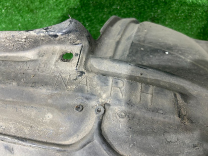 Подкрылок передний правый