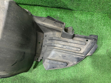 Подкрылок передний правый