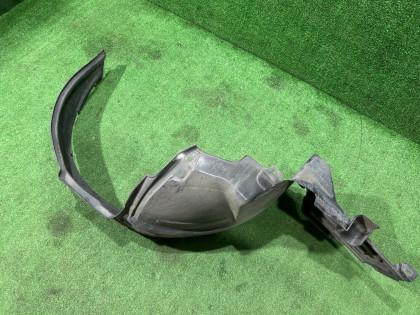 Подкрылок передний правый