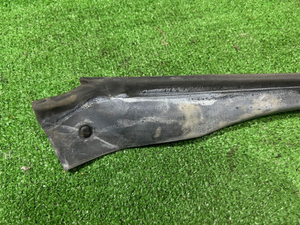 Уплотнитель дверей левый