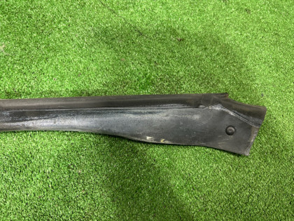 Уплотнитель дверей правый