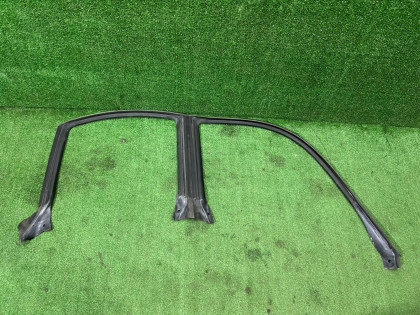 Уплотнитель дверей правый