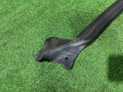 Уплотнитель дверей правый