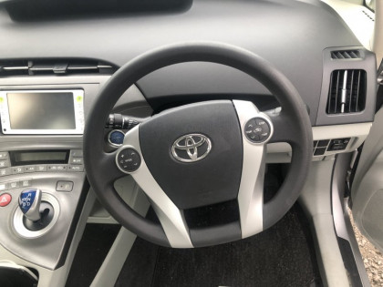 TOYOTA PRIUS ZVW30 2012