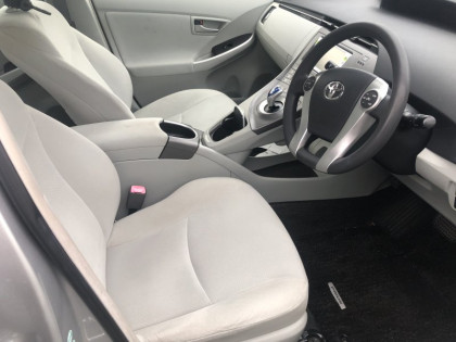 TOYOTA PRIUS ZVW30 2012